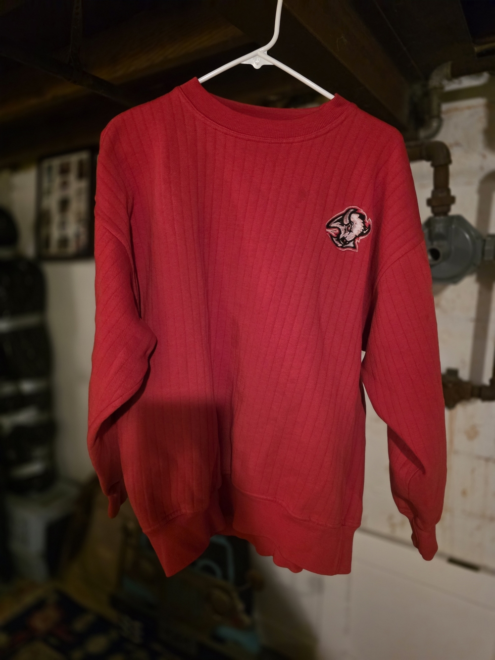 Vintage Men's Red Ribbed Crewneck Sweatshirt with Buffalo Sabres Patch